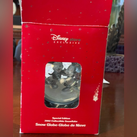Disney Vintage Mickey & Minnie 2002 Collectible Snowflake Skating Snow Globe - Picture 15 of 16